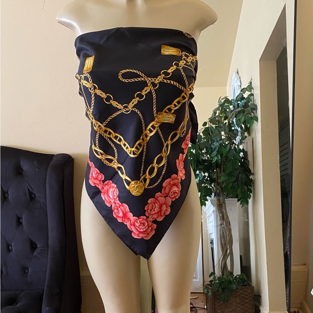Beautiful Authentic Silk Chanel Scarf - Picture 3 of 4